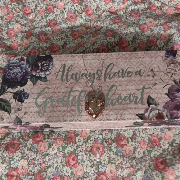 🌹Stunning Rose Gold Heart Pendant and Chain 🌹 - Picture 2 of 4